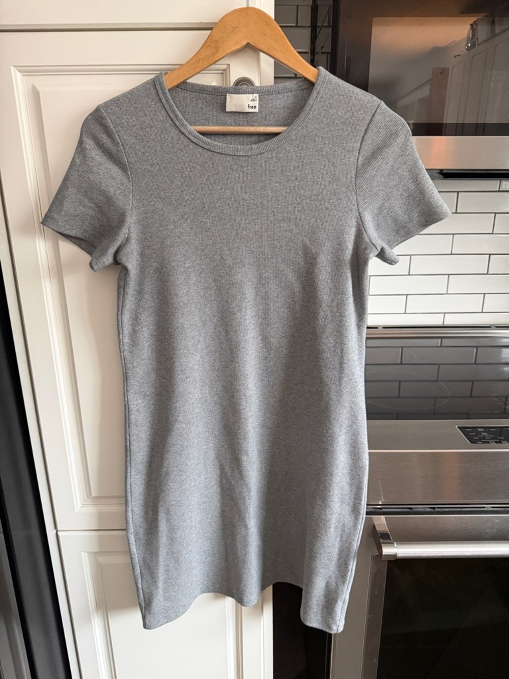 Aritzia Wilfred Free Gray Ribbed Short Sleeve Dress